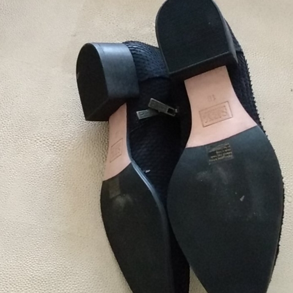 Boots - Picture 3 of 8